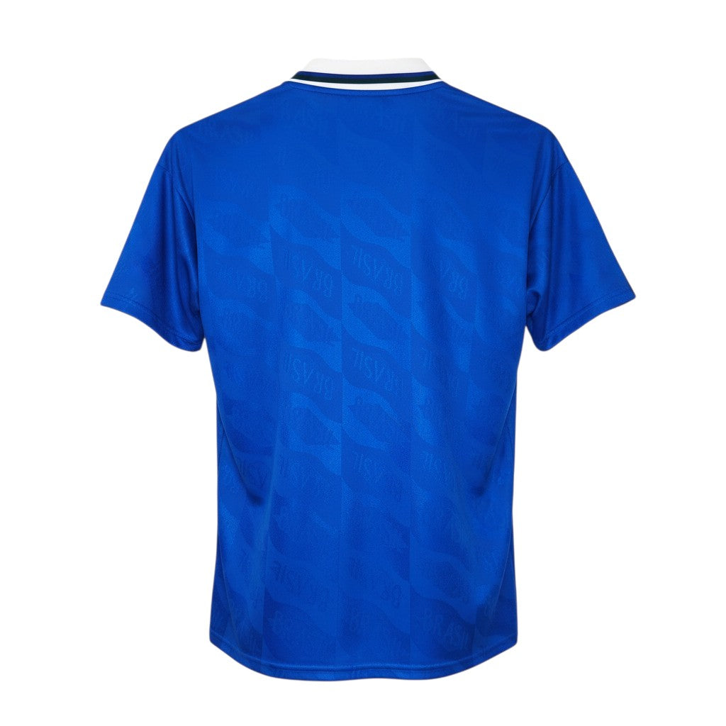 Camisa T-Shirt Retro Alternativa Brasil 1992 da Velukz, com design vintage e detalhes coloridos na frente.