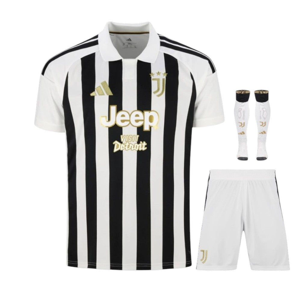 Conjunto de roupa de criança Juventus 26/27 da marca Velukz, com camisa e shorts verde e branco, ideal para fãs do time.