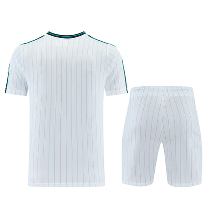 Conjunto LifeStyle Liverpool da marca Velukz, roupas casuais com design moderno, exibido na imagem.