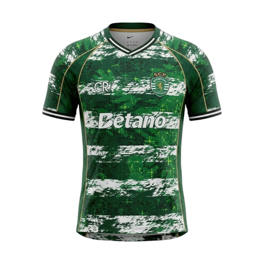 Camisa T-Shirt Velukz Sporting 26-27 na cor branca, com detalhes do time e logotipo na frente, vestida em modelo.