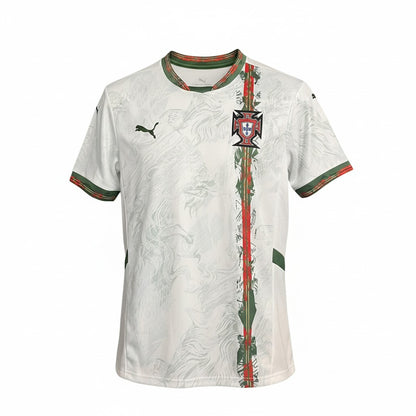 T-shirt Velukz Portugal com design exclusivo, exibida numa manequim fantasma, tecido confortável e estilo casual.