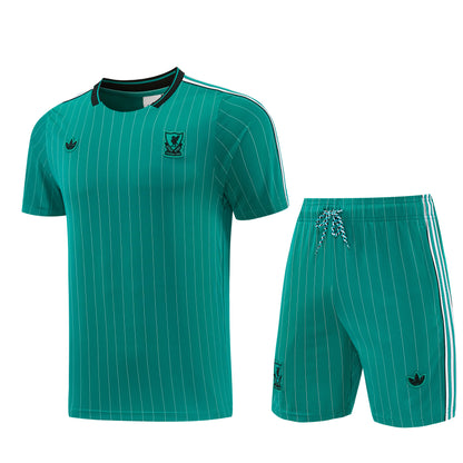 Conjunto lifestyle Velukz Liverpool com camisola e calças em tecido confortável, ideal para uso casual.