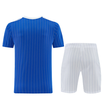 Conjunto Velukz LifeStyle Chelsea com detalhes modernos, feito de tecido confortável, ideal para uso casual e diário.