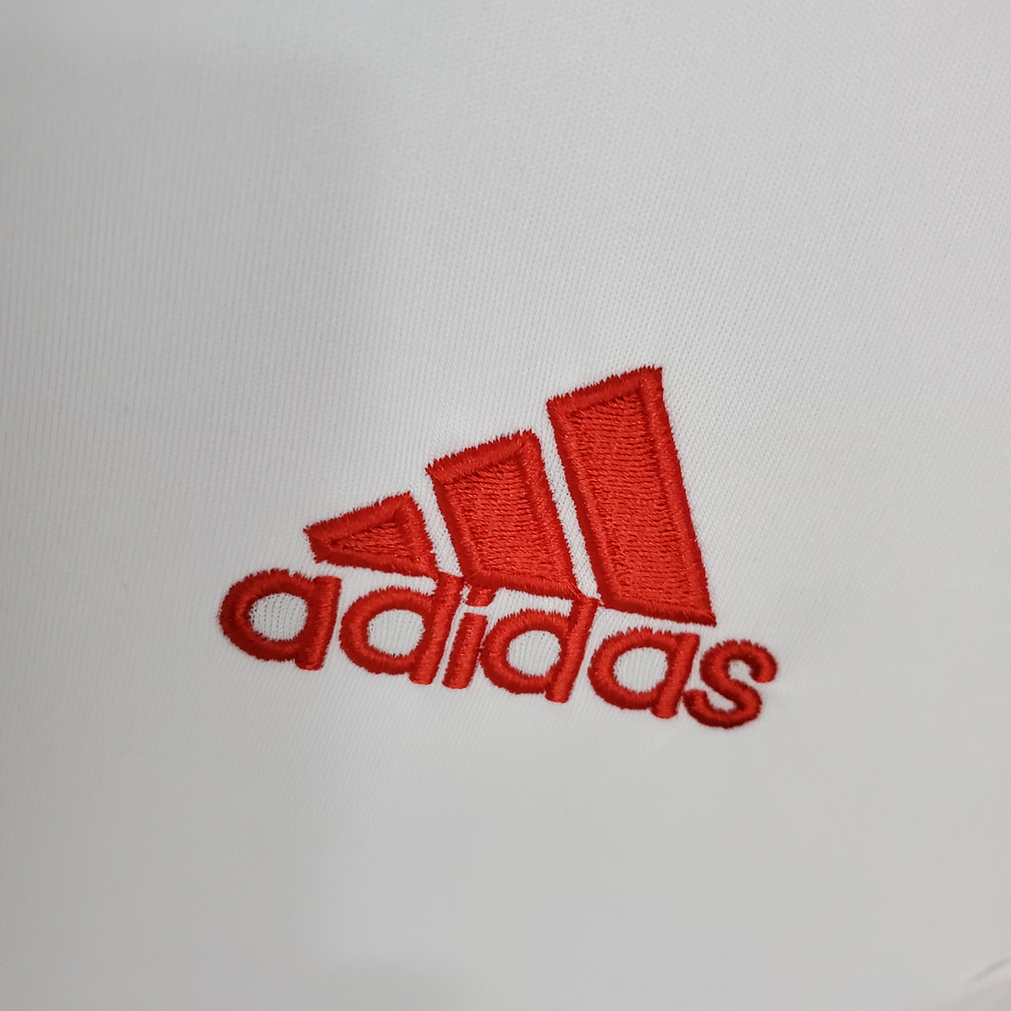 Retro Benfica 04/05 T-Shirt by Kickeoffss featuring classic design and vibrant team colors.