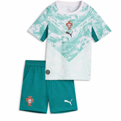 Kit criança Velukz Portugal 2026, uniforme infantil com cores do time, camiseta e shorts, para torcer com estilo.