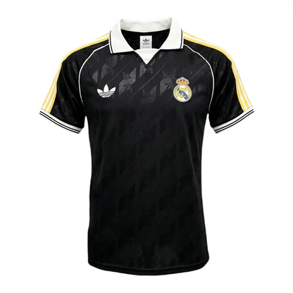 Camisa preta retrô do Real Madrid da marca Velukz, com design clássico e detalhes do clube.
