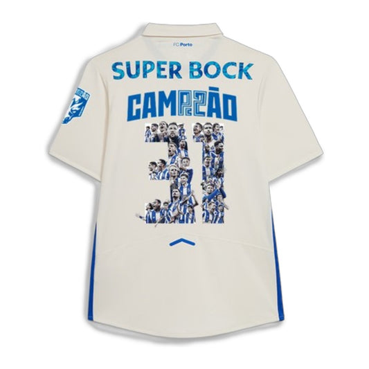 Camiseta preta da Velukz com o logo do 3RD Campeão Porto 25/26, estilo casual e confortável, vista frontal na imagem