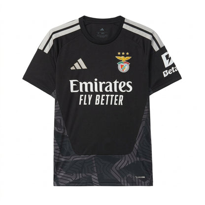 Camisola preta de guarda-redes do Benfica, t-shirt da Velukz, com detalhes de design esportivo e logotipo do clube.
