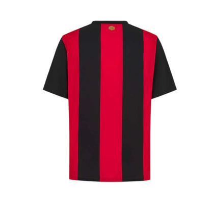 Camisa T-Shirt Principal AC Milan 26/27 da Velukz, camiseta branca com detalhes do time e logotipo do AC Milan.