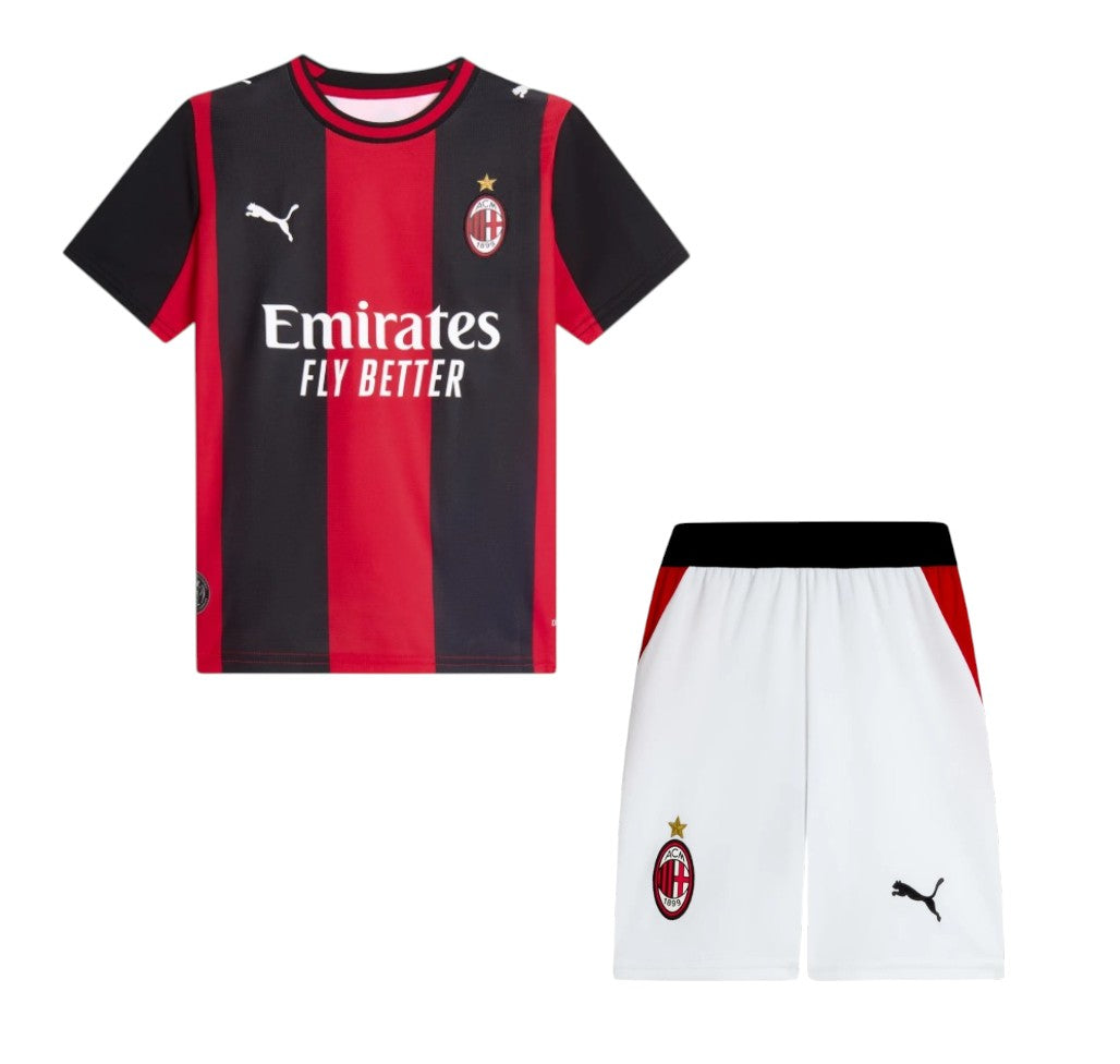 Conjunto de roupa de criança do time AC Milan 26/27 da marca Velukz, com camisa e shorts em detalhes do uniforme.