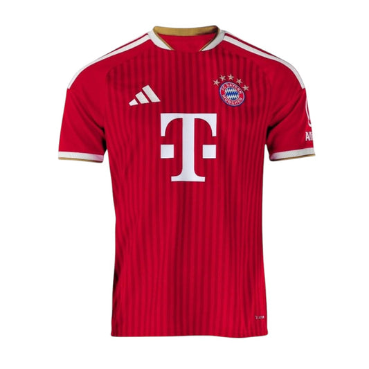 Camiseta principal do Bayern Munique 2026/27 da Velukz, em branco com detalhes do time e logo na frente.