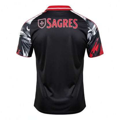 Camisola T-Shirt Velukz Benfica com logotipo do clube, cor branca e design casual para fãs do Benfica.