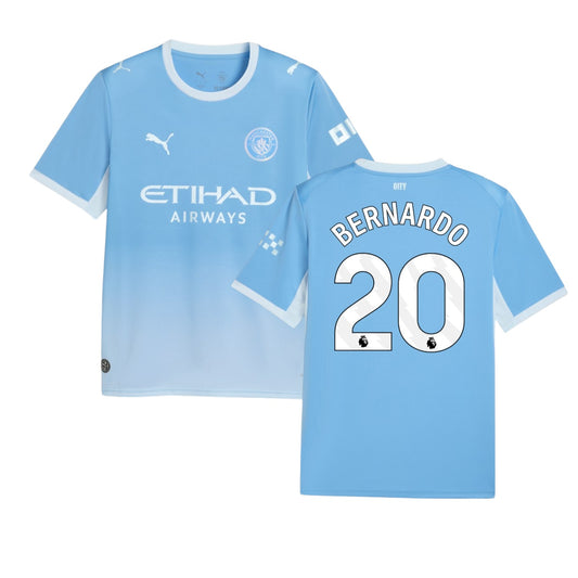 Camisa T-Shirt Manchester City 26/27 de Bernardo Velukz, camiseta azul com detalhes do time e nome do jogador.