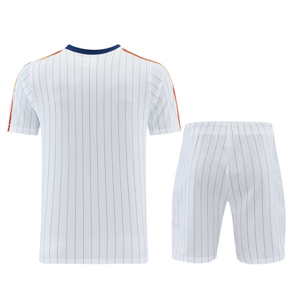 Conjunto Velukz LifeStyle Roma em tecido confortável, com detalhes modernos e estilo casual para o dia a dia.