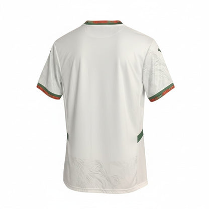 Camisa T-Shirt Especial Portugal da Velukz exibida com design colorido e detalhes do país, feita de tecido confortável.