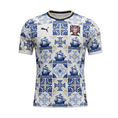 Camisa T-Shirt Portugal Especial da marca Velukz, com design colorido representando a bandeira de Portugal.