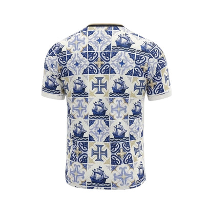 Camisa T-Shirt Portugal Especial da Velukz, com estampa de Portugal e detalhes coloridos, vista frontal.
