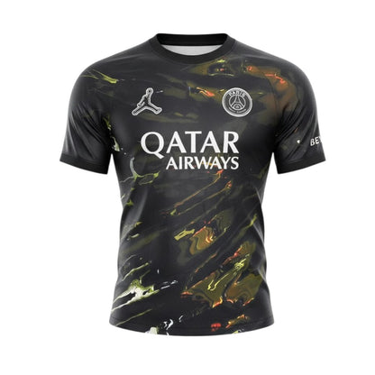 T-Shirt 5th PSG da Velukz, camiseta branca com logotipo do Paris Saint-Germain, tecido confortável e design moderno.