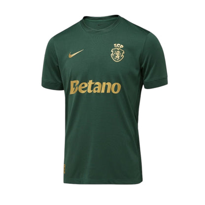 Camisola T-Shirt Sporting 120 anos Velukz, com detalhes comemorativos, em tecido confortável, para fãs do time Sporting.